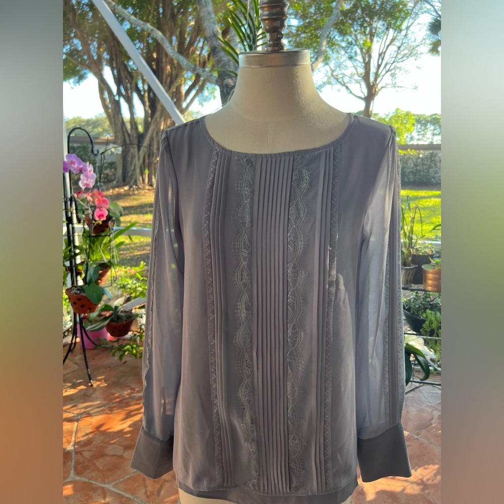 White House Black Market Size 2 Grey Long-Sleeve Lace
Blouse